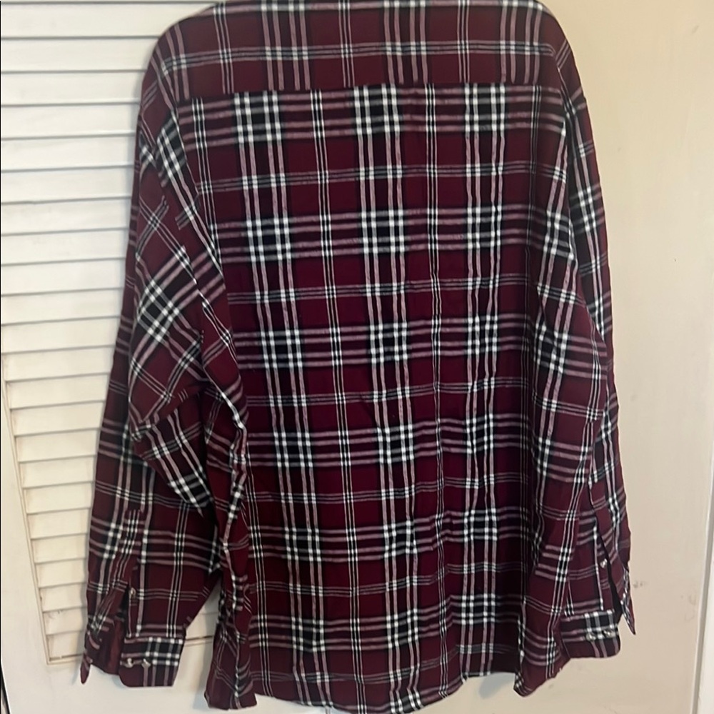 Men's Burgundy Plaid Casual Button Down Shirt - Picture 4 of 5